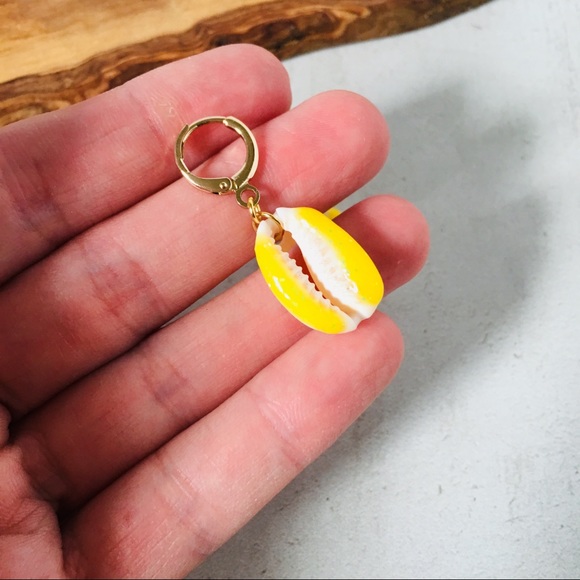 Colorful Shell Earrings Yellow - Picture 4 of 5